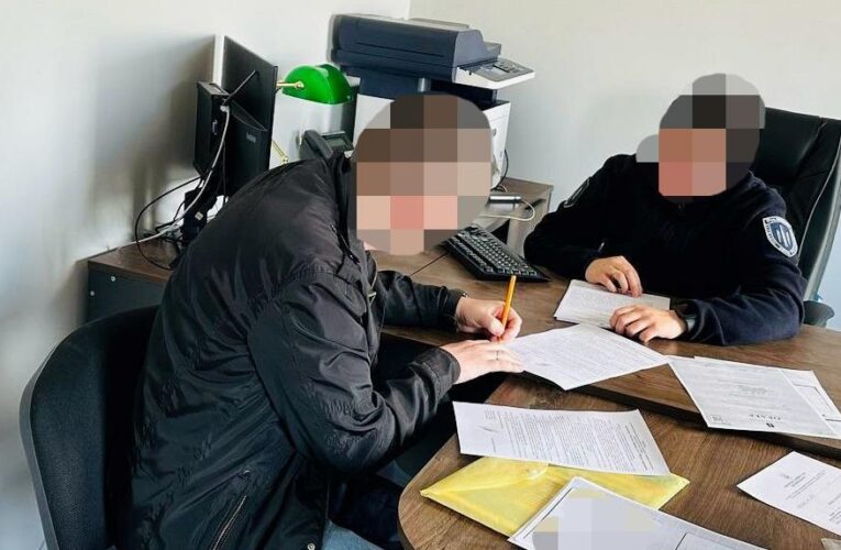 Викрито чиновника ТЦК, що за гроші змінював дані в системі Оберіг