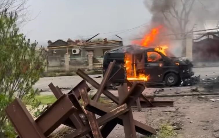 Новини України - Волонтер показав, як на нього полювали БПЛА у Херсоні