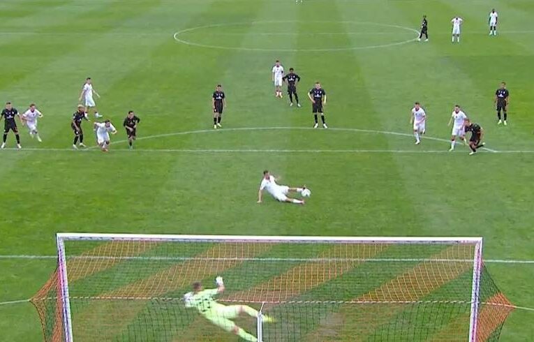 Як з Альваресом: гравця Кривбаса спіткала невдача з пенальті