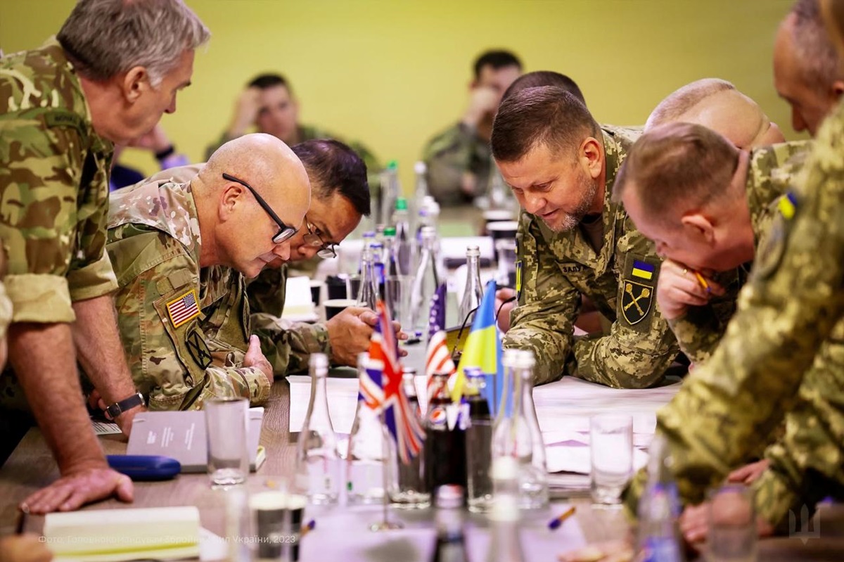 Новини України - Залужний уперше розказав про спільний штаб зі США