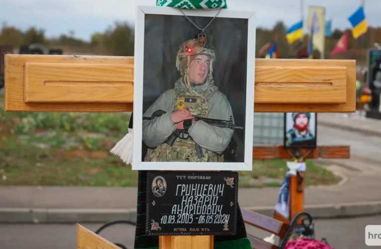 Затримано жінку, яка пограбувала могилу наймолодшого оборонця Азовсталі