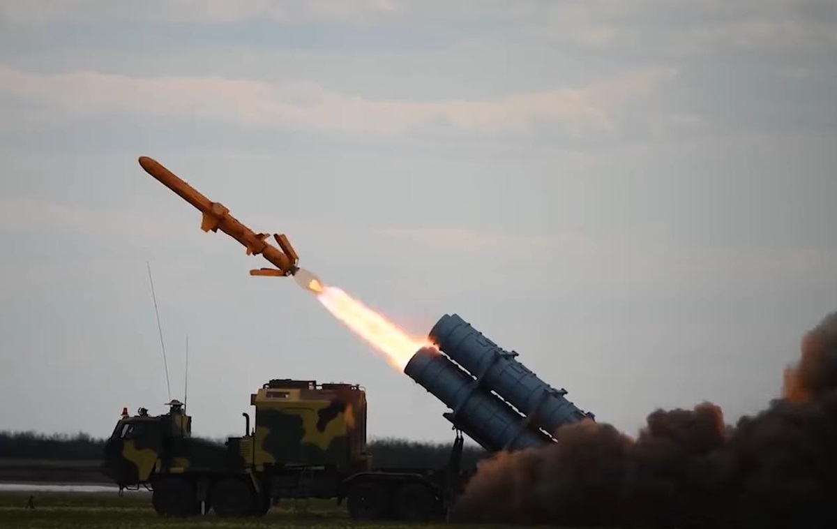 Новини України - Зеленський: Україна виробляє для фронту 40% зброї