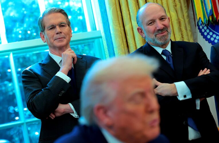 ЗМІ дізналися, хто вмовив Трампа призупинити тарифи