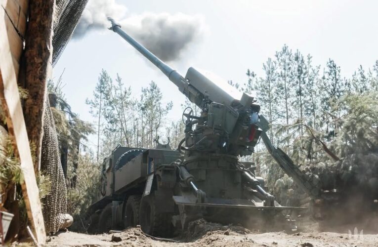 ЗСУ відбивають атаки росіян на 11 напрямках