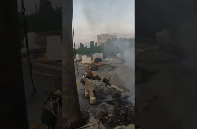 Суми: ліквідація пожежі на підприємстві після ворожої атаки