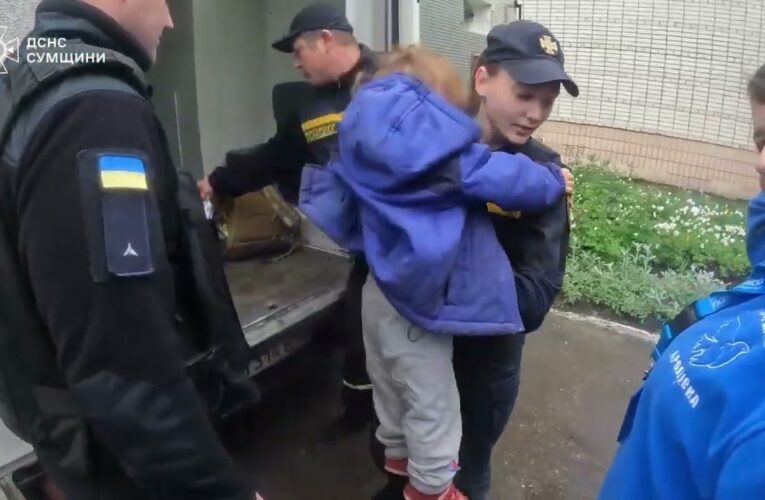 Сумщина: евакуювали дітей, чиї матері перебували в автобусі, по якому ворог учора завдав удару