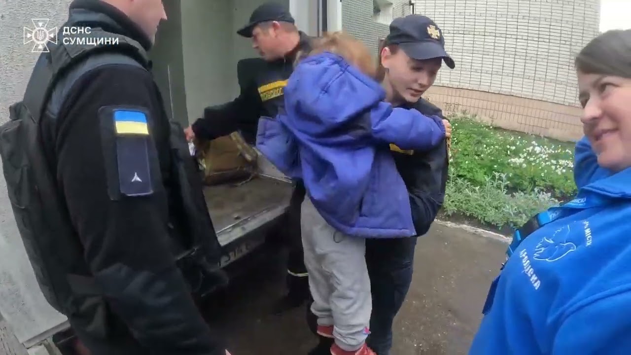 Сумщина: евакуювали дітей, чиї матері перебували в автобусі, по якому ворог учора завдав удару