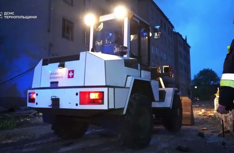 Тернопільські рятувальники ліквідовують наслідки нічного удару