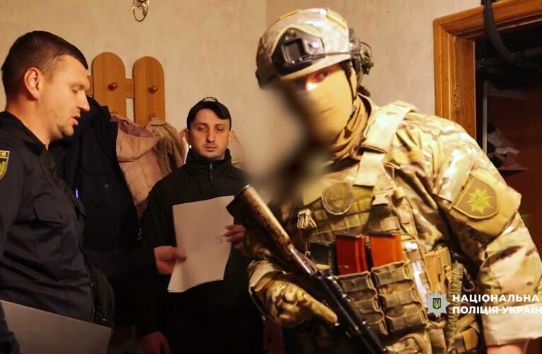 Поліція ліквідувала діяльність злочинної групи, яка ошукала громадян на 15 млн грн