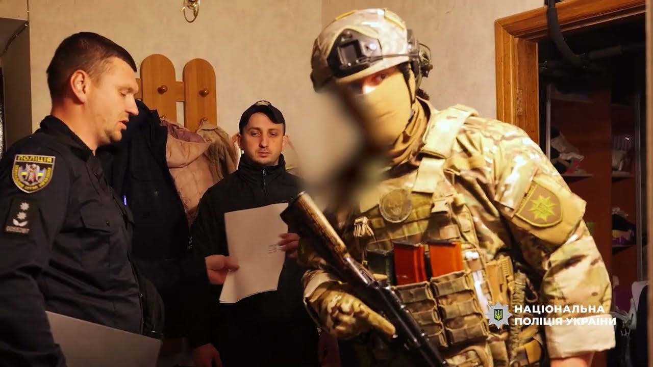 Поліція ліквідувала діяльність злочинної групи, яка ошукала громадян на 15 млн грн