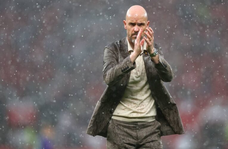 Баєр цікавиться послугами колишнього тренера Манчестер Юнайтед