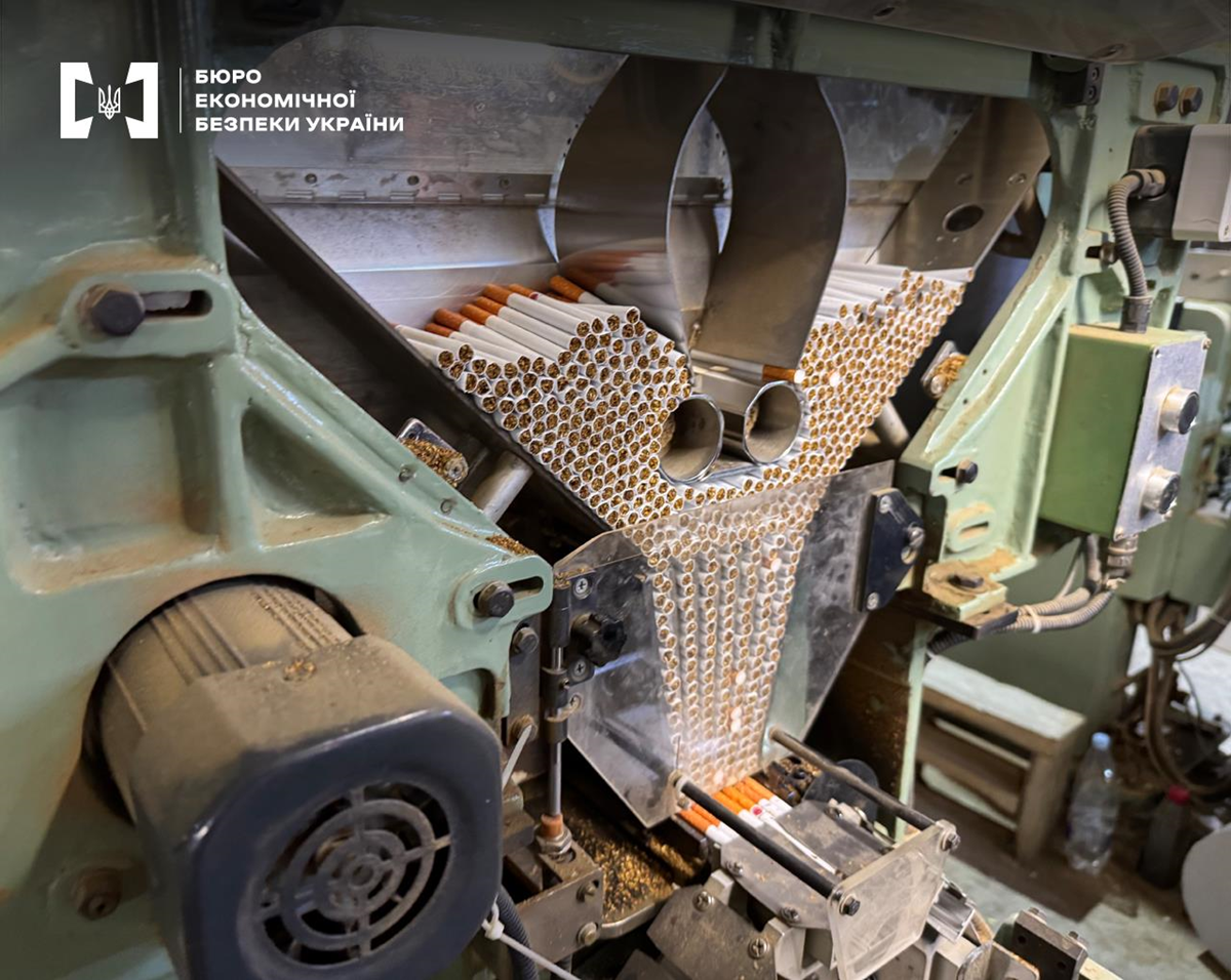 Новини України - БЕБ ліквідувало підпільний тютюновий цех на базі свиноферми