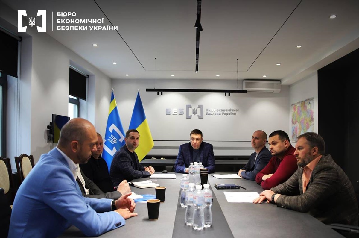 Новини бізнесу - БЕБ викрило підпільний НПЗ потужністю 100 тонн палива за добу