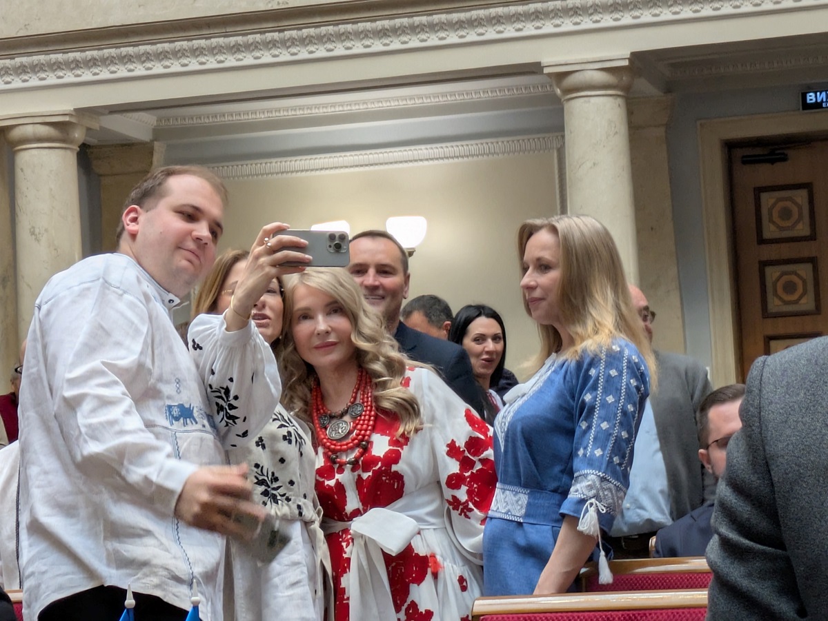 Новини України - Більше 100 тисяч. Найдорожчі вишиванки політиків