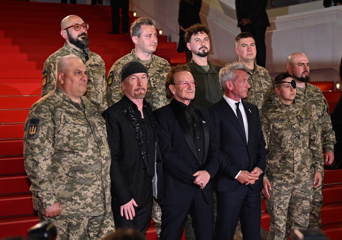 Новини світу - Боно з’явився на Каннському фестивалі разом з військовими ЗСУ
