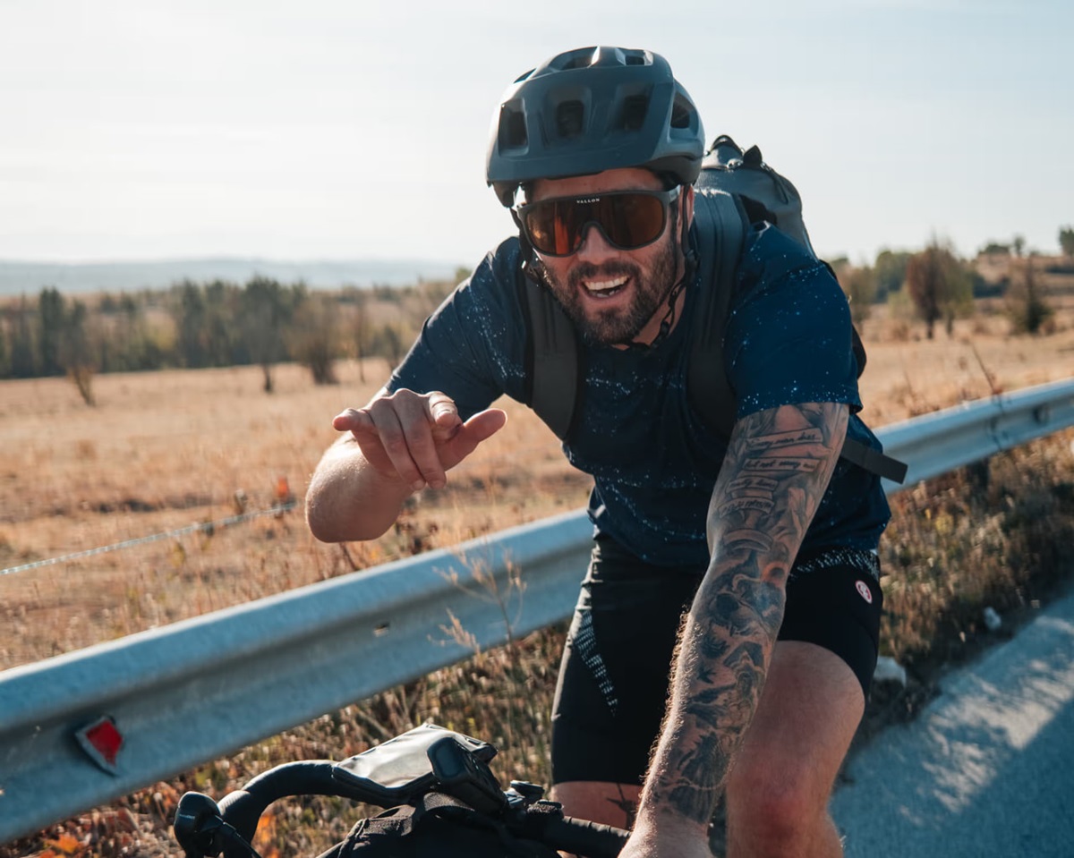 Новини світу - Британець завершив 8-місячий тріатлон на Евересті