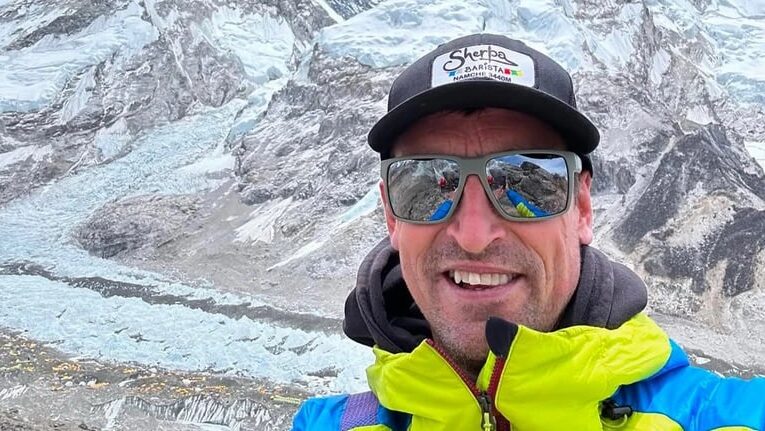 Британський альпініст Кентон Кул встановив новий рекорд на Евересті