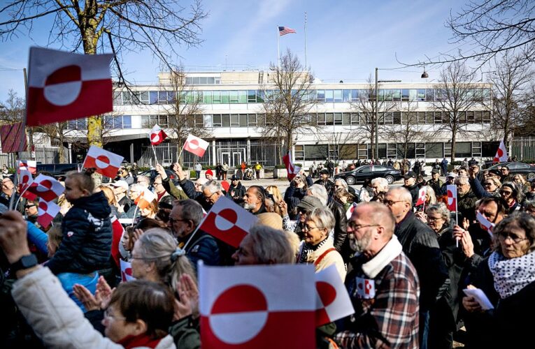 Данія викликала посла США через “шпигунство за Гренландією”