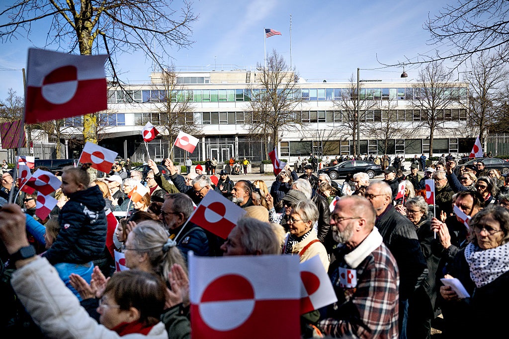 Новини світу - Данія викликала посла США через "шпигунство за Гренландією"