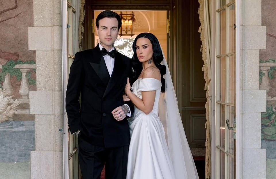 Новини культури - Демі Ловато показала перші фото з весілля