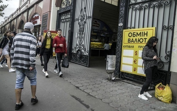 Долар перейшов до зростання наприкінці тижня