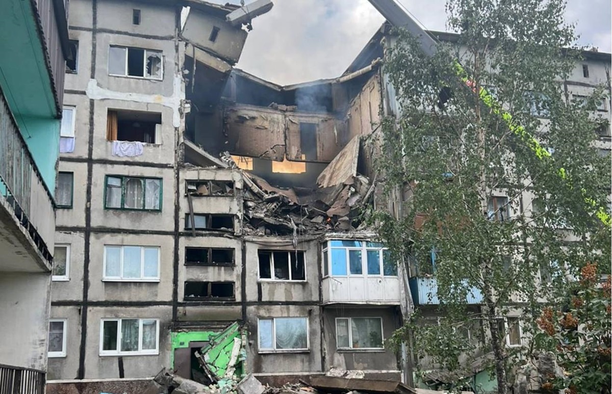 Новини України - Дрон росіян влучив у п’ятиповерхівку на Донеччині