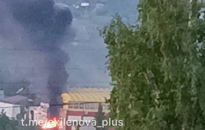 Дрони вдарили по воєнному заводу у РФ – соцмережі