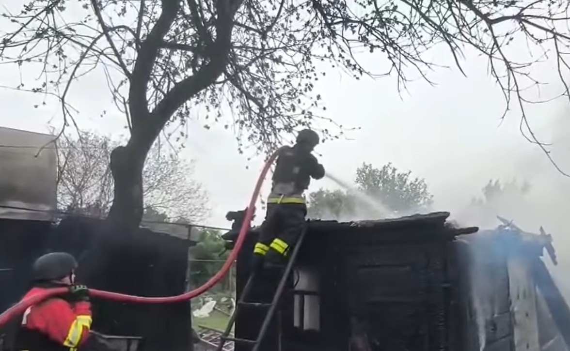 Новини України - ДСНС показала наслідки удару РФ по селу під Сумами