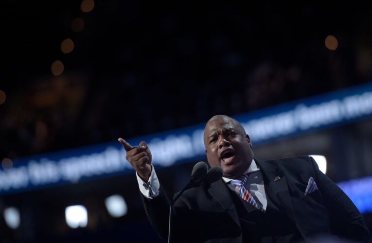 Духовний радник Трампа пообіцяв суворе нагадування для Путіна