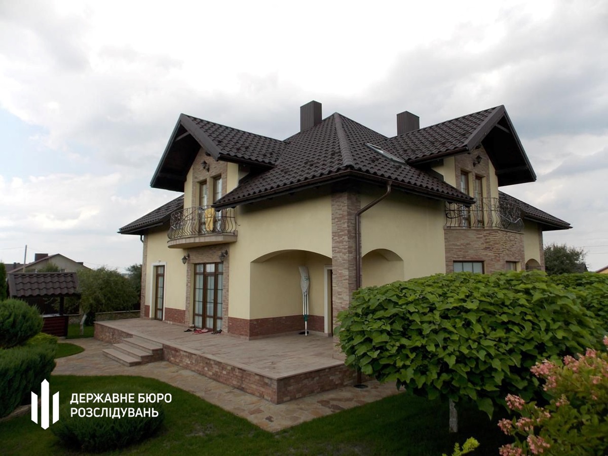 Новини України - Ексглаву податкової Тернопільщини підозрюють у приховуванні майна на 23 млн