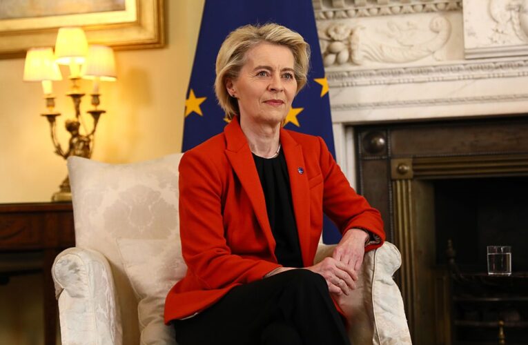 Фон дер Ляєн відзначили премією Карла Великого