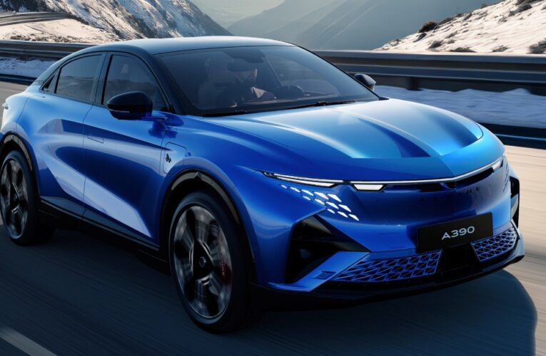 Французька Alpine представила електричний кросовер A390 з трьома двигунами