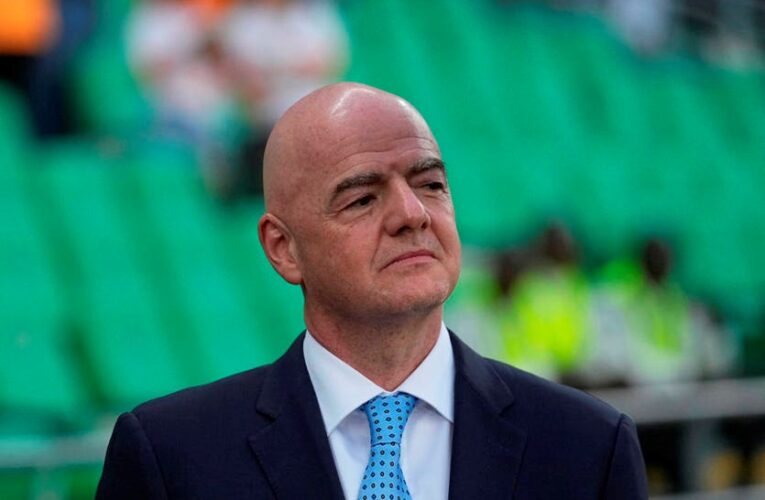 Футбол має бути на першому місці: УЄФА розкритикував президента ФІФА