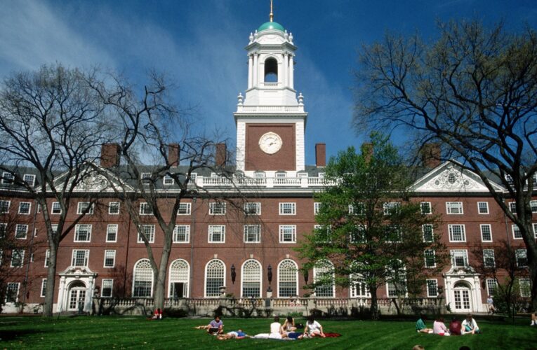 Гарвардському університету заборонили приймати іноземців