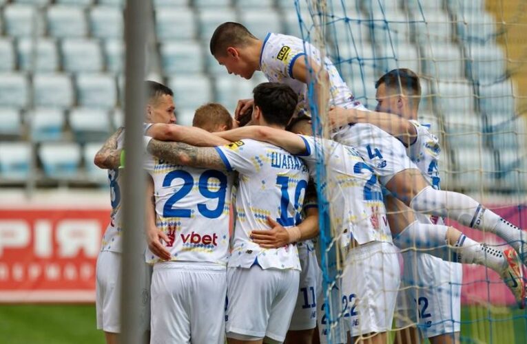 Гідне оновлення емблеми на формі Динамо після 30-го чемпіонства