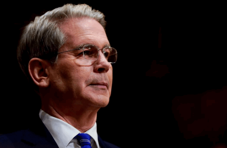 Глава мінфіну США назвав Путіна злочинцем