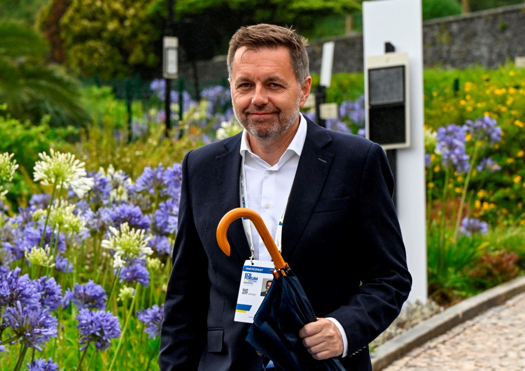 Новини світу - Голову центробанку Словаччини засудили за корупцію