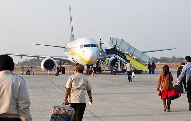 Індія відкриває аеропорти на кордоні з Пакистаном