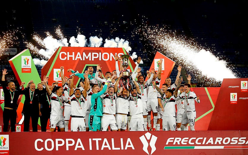 Новини спорту - Італійська Болонья привітала англійський Крістал Пелес із кубком