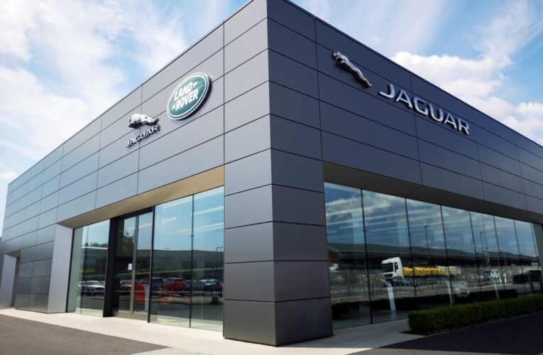 Jaguar Land Rover відновила експорт авто до США