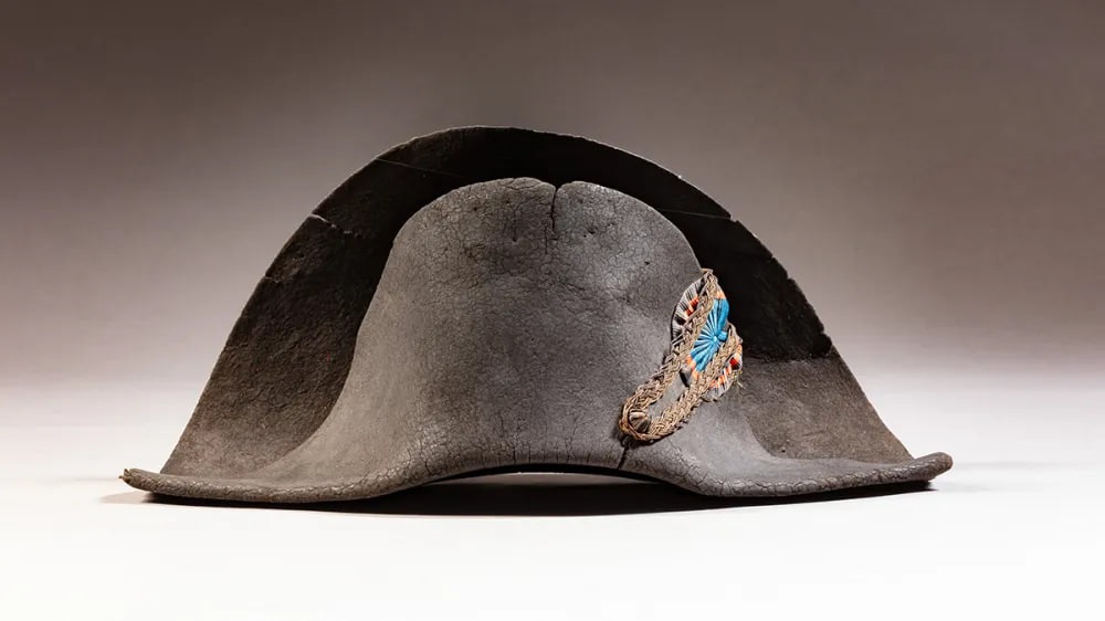 Новини світу - Капелюх за 800 тисяч: у Парижі продадуть легендарний бікорн Наполеона