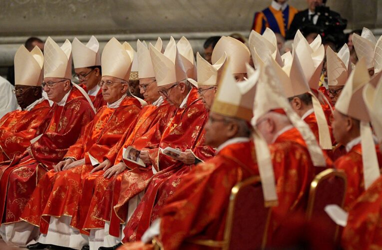 Кардинали планують обрати нового Папу сьогодні – ЗМІ