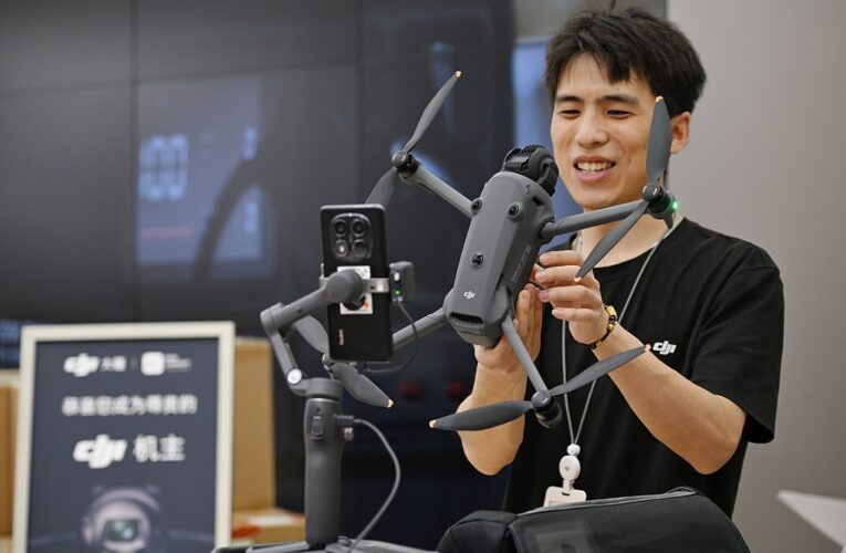 Китай припинив продаж дронів Mavic Україні, але постачає їх Росії – ЗМІ