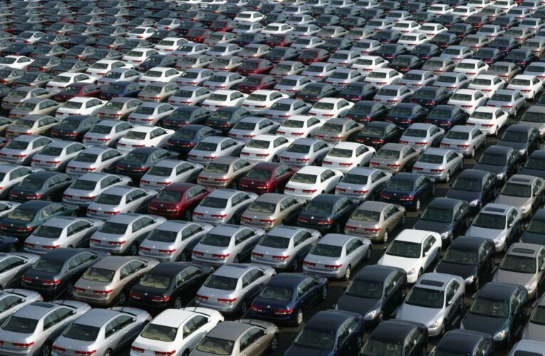 Китай продає кожне третє нове авто у світі