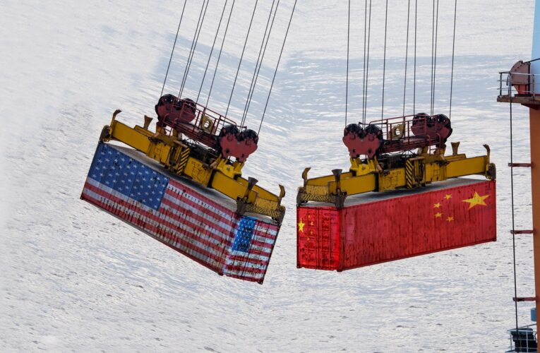 Китайські компанії занижують вартість товарів для обходу мит США – FT