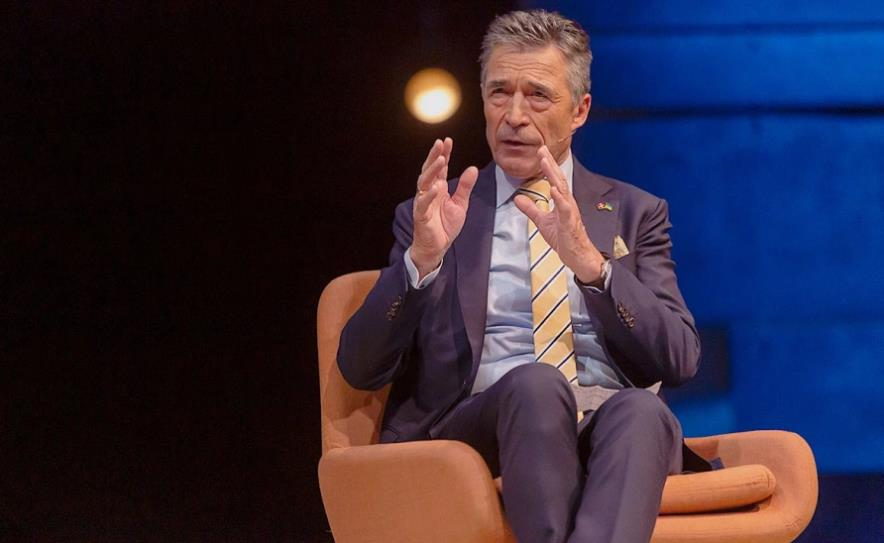 Новини світу - Колишній генсек НАТО Расмуссен критикував "коаліцію охочих" за повільність