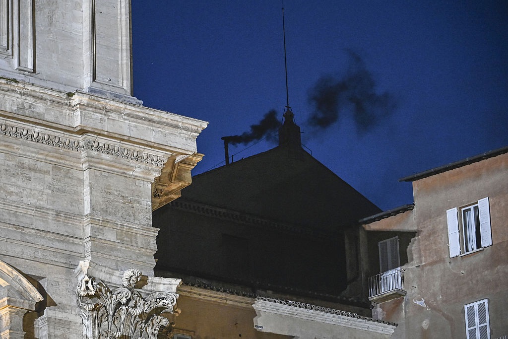 Новини світу - Конклав у Ватикані: завершилось перше голосування