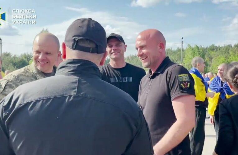 З полону звільнили ще 390 українців, – ексклюзивне відео СБУ з першої частини обміну 1000 на 1000