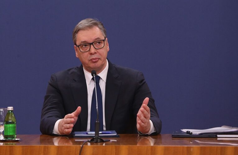 Літак президента Сербії “застряг” в Баку по дорозі до Москви