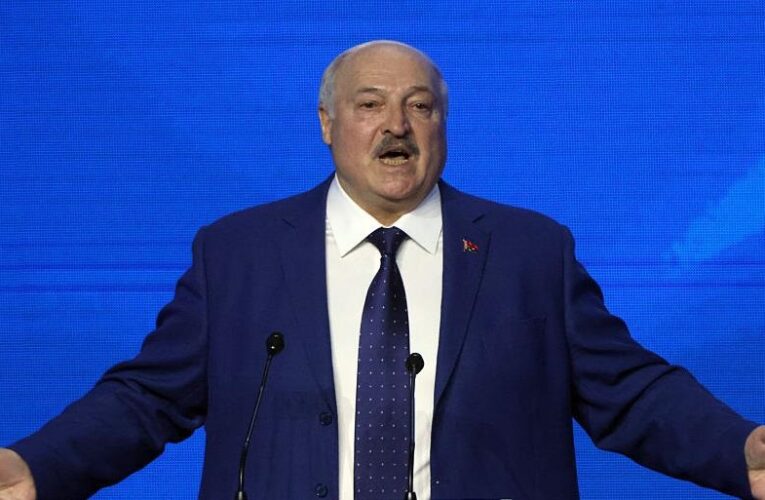 Лукашенко помилував понад 40 політв’язнів “до 9 травня”